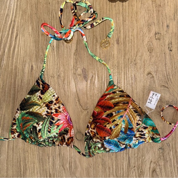 Luli Fama bikini - Picture 2 of 7